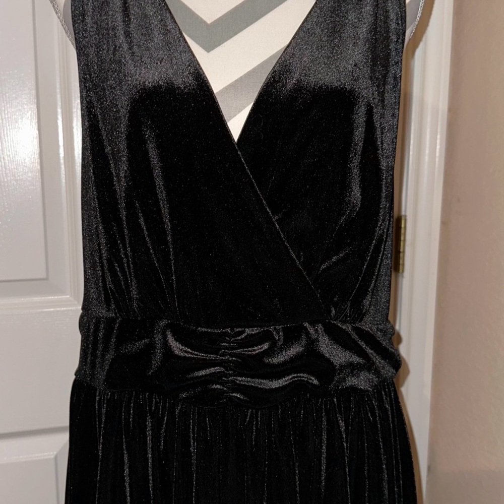 Torrid Black Velvet Surplice Crisscross Back Dress- Size 2-2X - Picture 5 of 13
